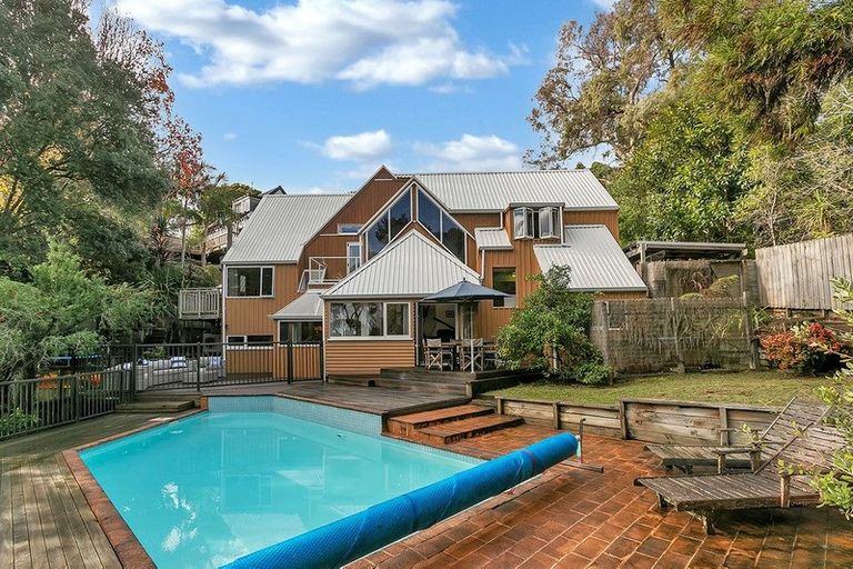 Photo of property in 72 Brigantine Drive, Beach Haven, Auckland, 0626