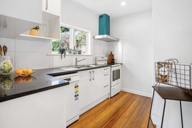 Photo of property in 37 Ryburn Road, Mount Wellington, Auckland, 1062