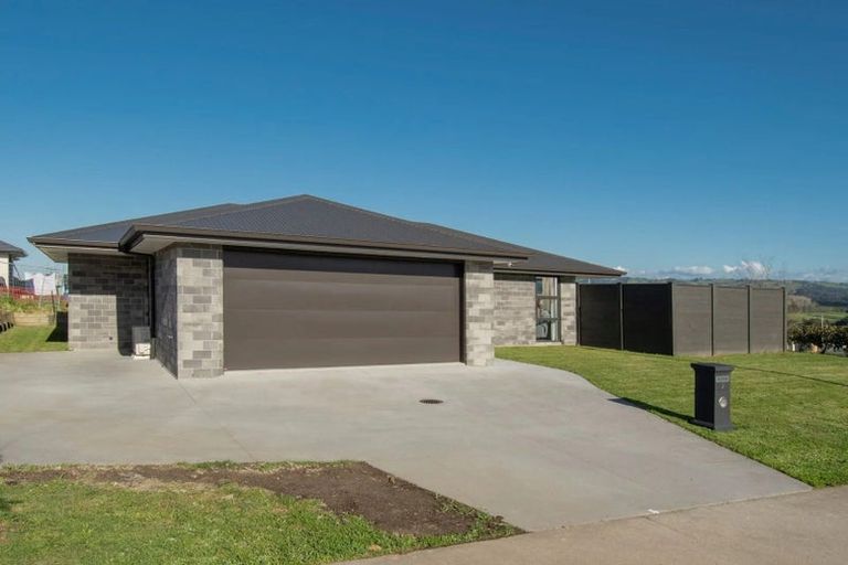 Photo of property in 2 Stingray Drive, Omokoroa, 3114