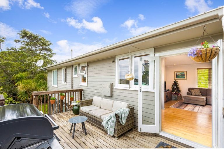 Photo of property in 42 Konini Road, Titirangi, Auckland, 0604