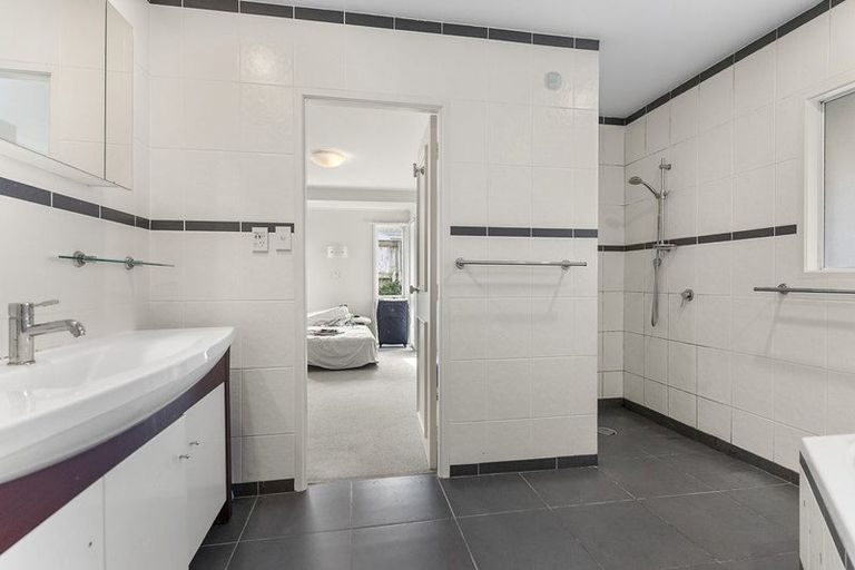 Photo of property in 58 Prince Regent Drive, Half Moon Bay, Auckland, 2012