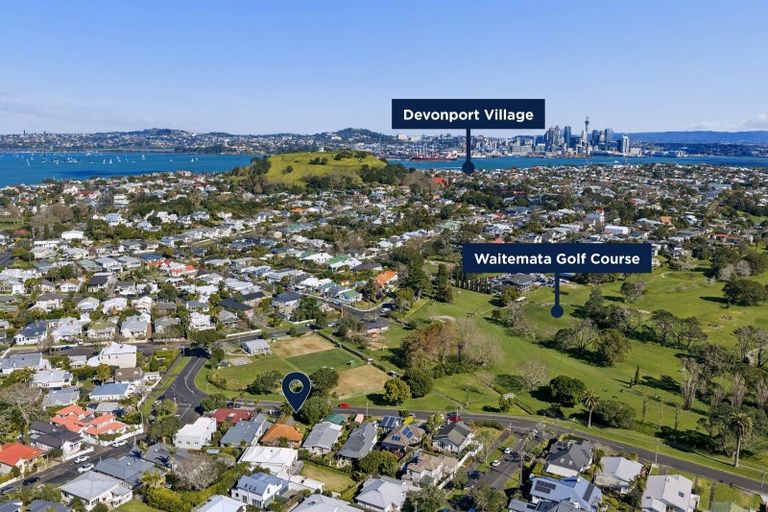 Photo of property in 12 Wairoa Road, Narrow Neck, Auckland, 0624