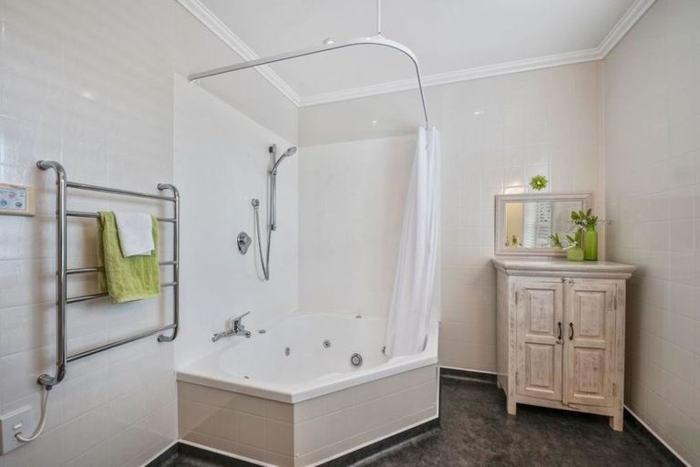 Photo of property in 9 Oak Street, Ebdentown, Upper Hutt, 5018