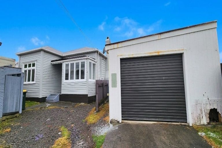 Photo of property in 9 Mahoe Street, Strandon, New Plymouth, 4312