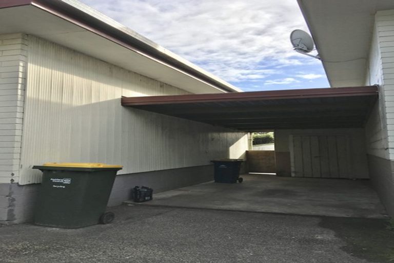 Photo of property in 2/169 Onewa Road, Birkenhead, Auckland, 0626