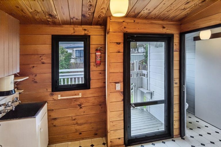 Photo of property in 8 Metric Place, Te Atatu South, Auckland, 0610