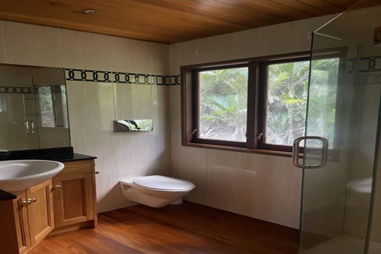 Photo of property in 71 Opanuku Road, Henderson Valley, Auckland, 0612
