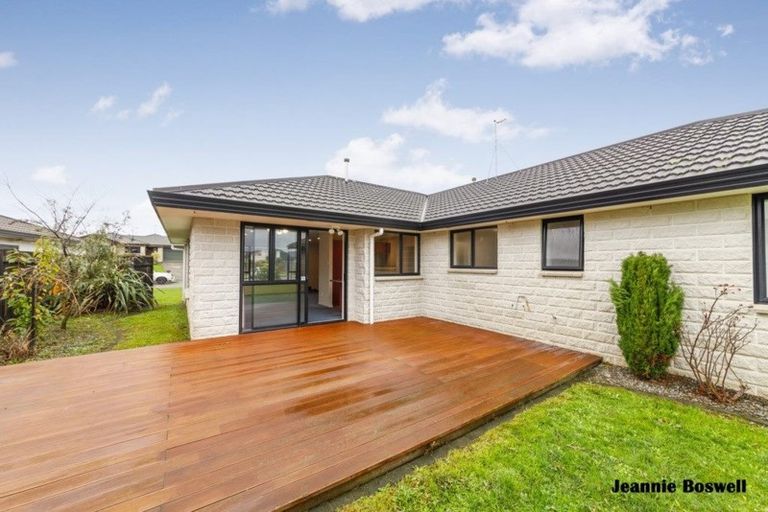 Photo of property in 20 Aspen Way, Kelvin Grove, Palmerston North, 4414