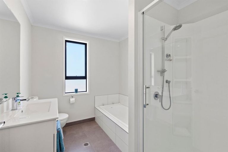 Photo of property in 11 Discovery Place, Marfell, New Plymouth, 4310