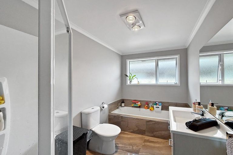 Photo of property in 17 Poulson Grove, Trentham, Upper Hutt, 5018