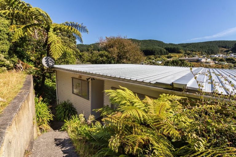 Photo of property in 13b Florio Terrace, Tawa, Wellington, 5028