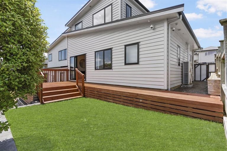 Photo of property in 97 Medallion Drive, Oteha, Auckland, 0632