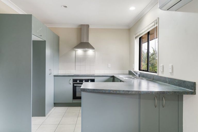 Photo of property in 52 Saralee Drive, Manurewa, Auckland, 2105