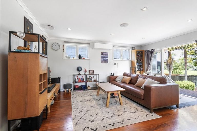 Photo of property in 53 Bond Crescent, Forrest Hill, Auckland, 0620