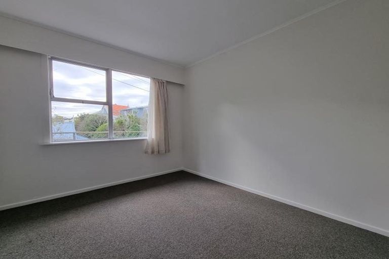 Photo of property in 5a Randwick Road, Northland, Wellington, 6012