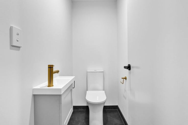 Photo of property in 74 Turuturu Road, Hawera, 4674