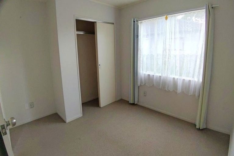 Photo of property in 10 Granville Drive, Massey, Auckland, 0614