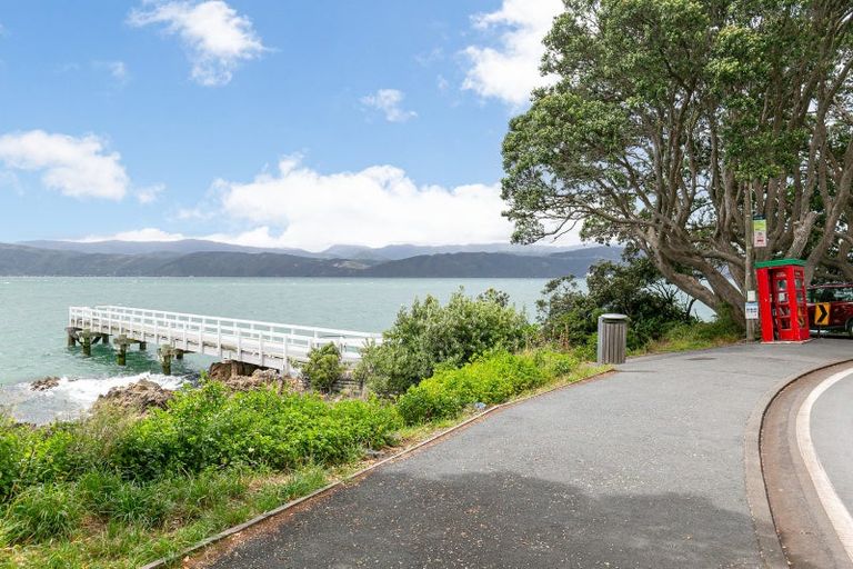 Photo of property in 427 Karaka Bay Road, Karaka Bays, Wellington, 6022
