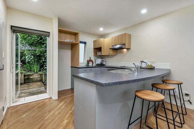 Photo of property in 3/48a Exmouth Road, Northcote, Auckland, 0627
