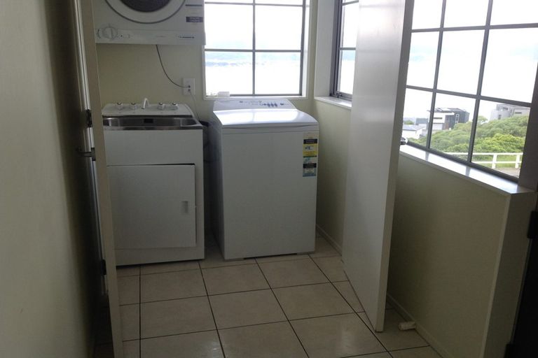 Photo of property in 36b Tamworth Crescent, Newlands, Wellington, 6037