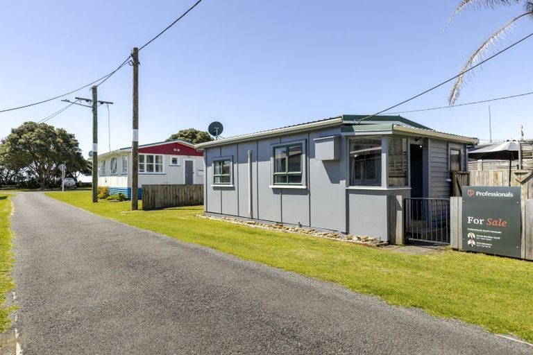 Photo of property in 59 Fifth Avenue, Urenui, 4377