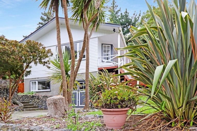 Photo of property in 17 Holmes Grove, Naenae, Lower Hutt, 5011