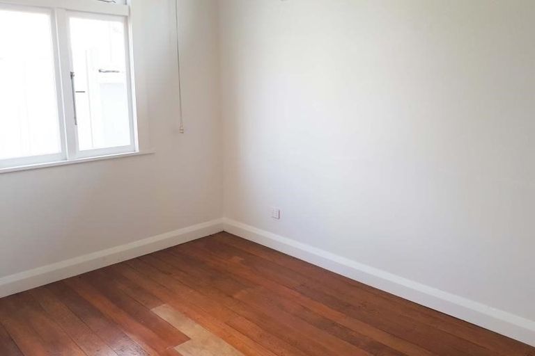 Photo of property in 22 Bulteel Street, New Plymouth, 4310