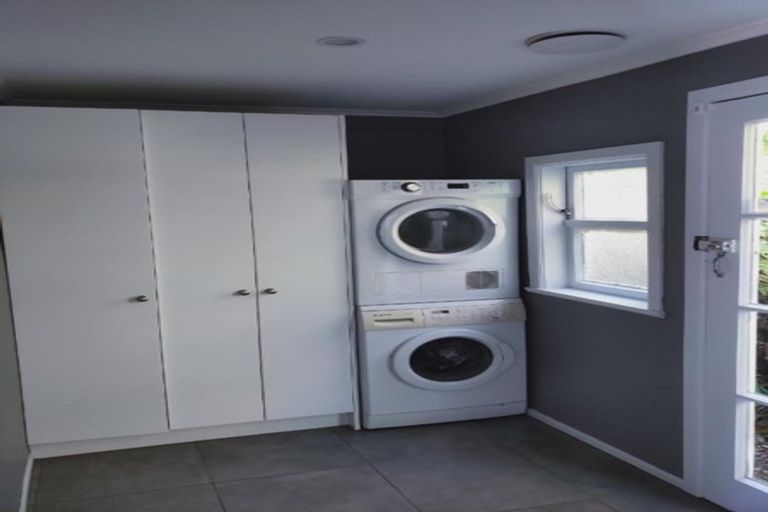 Photo of property in 76 Wyndham Road, Pinehaven, Upper Hutt, 5019