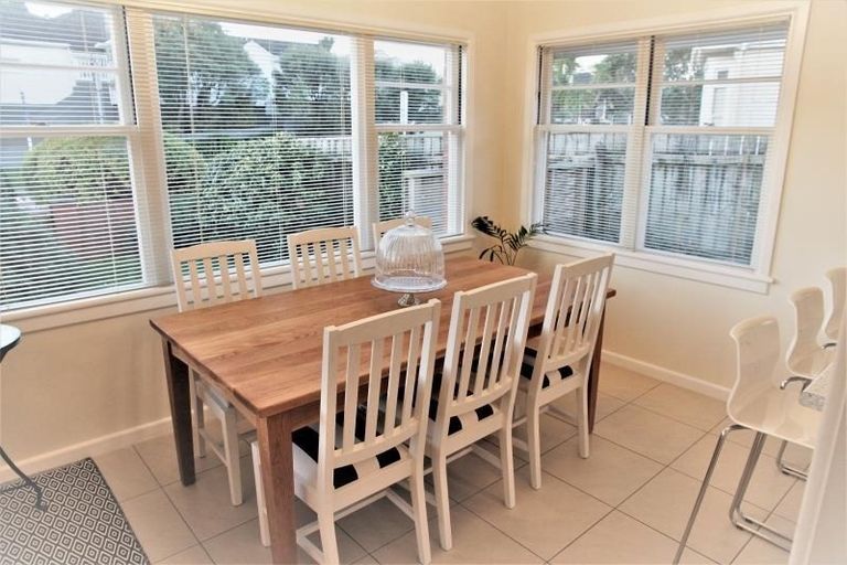 Photo of property in 9 Nicholson Road, Khandallah, Wellington, 6035