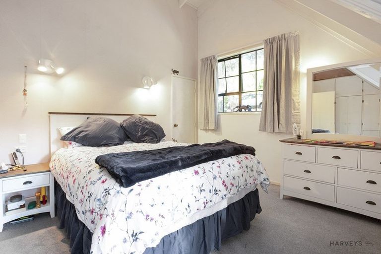 Photo of property in 208 Woodlands Park Road, Titirangi, Auckland, 0604