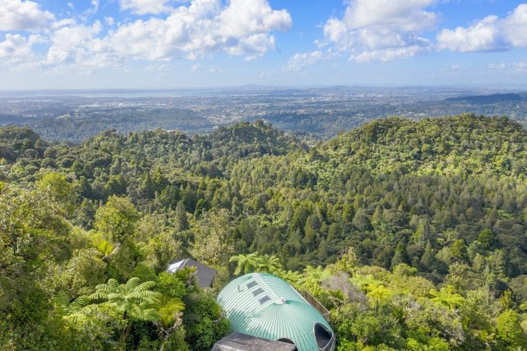 Photo of property in 440 Scenic Drive, Waiatarua, Auckland, 0612