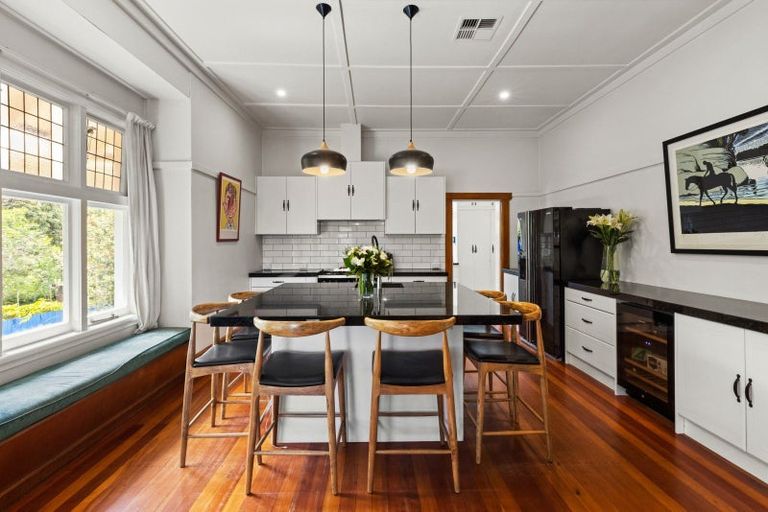 Photo of property in 60 Milton Road, Bluff Hill, Napier, 4110