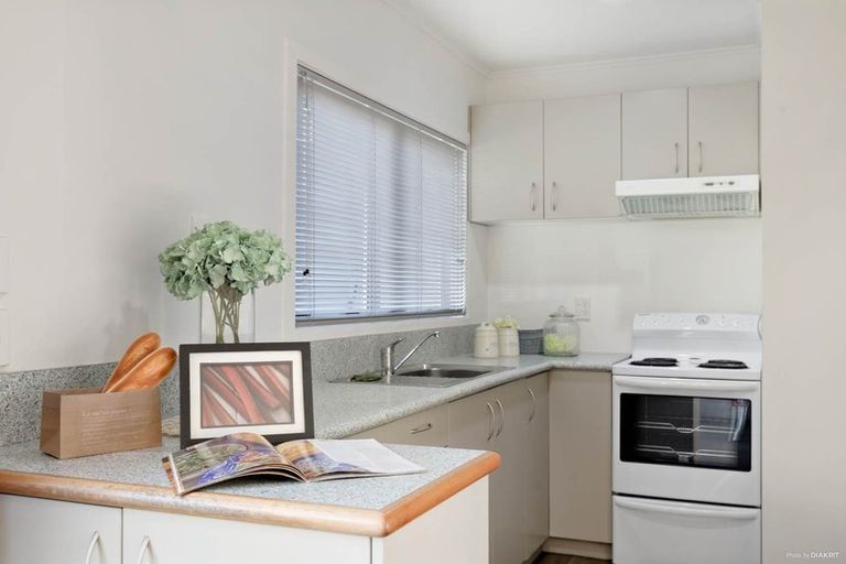 Photo of property in 1/1a Margaret Place, Milford, Auckland, 0620