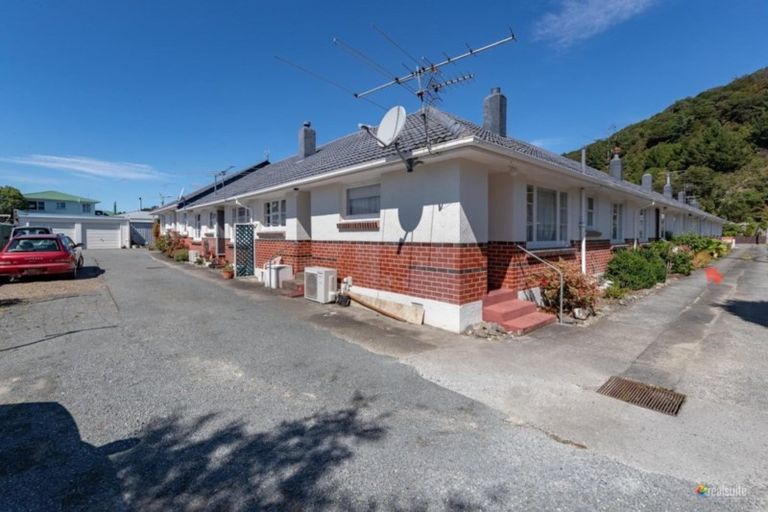 Photo of property in 5 Lane Street, Wallaceville, Upper Hutt, 5018