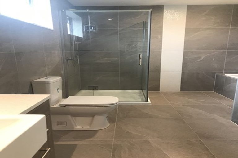 Photo of property in 9 Trotting Terrace, Fairview Heights, Auckland, 0632