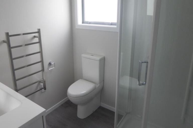 Photo of property in 20d Chetwode Grove, Newlands, Wellington, 6037