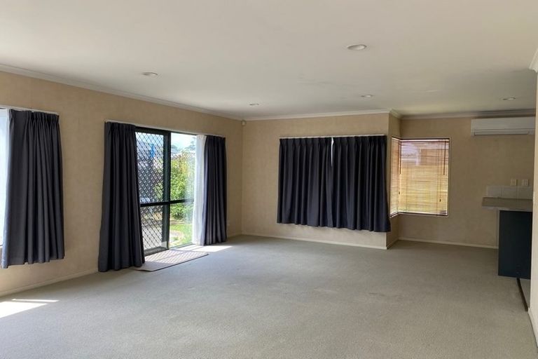 Photo of property in 8a Fiesta Drive, Half Moon Bay, Auckland, 2012