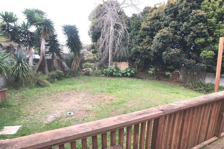 Photo of property in 143 Tiroroa Avenue, Te Atatu South, Auckland, 0610