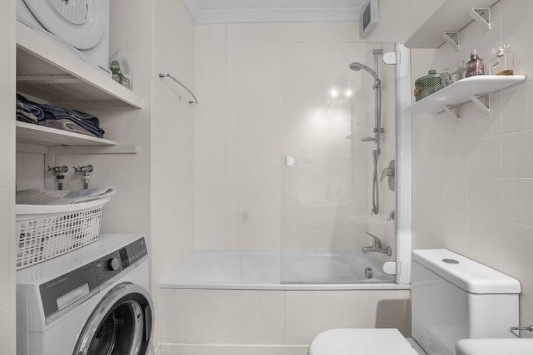 Photo of property in Hobson Court Flats, 59/70 Hobson Street, Thorndon, Wellington, 6011