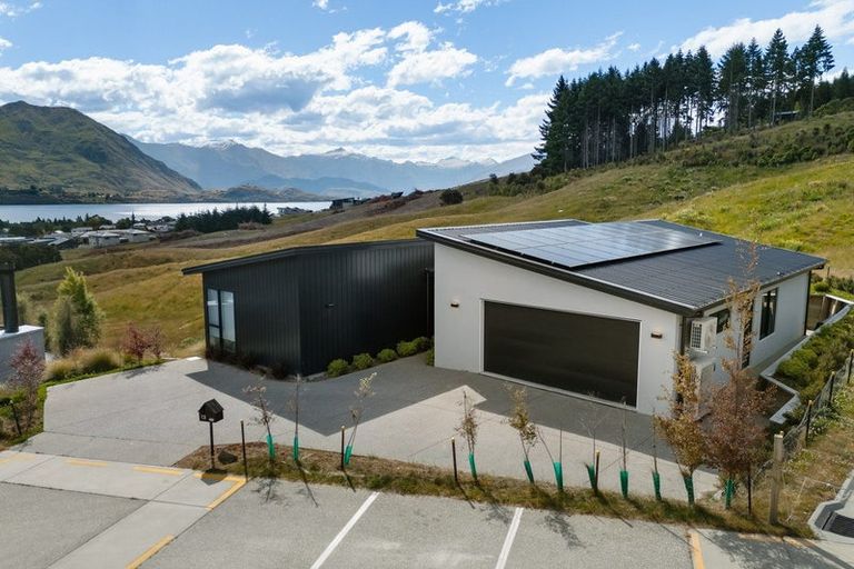 Photo of property in 13 Akitu Rise, Wanaka, 9305