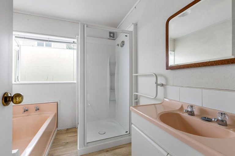 Photo of property in 122 Florence Avenue, Orewa, 0931