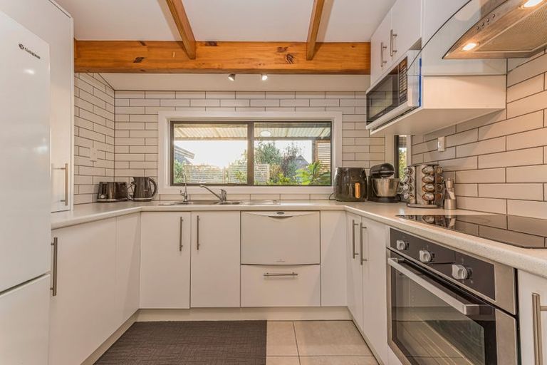 Photo of property in 1/32 Glucina Avenue, West Harbour, Auckland, 0618
