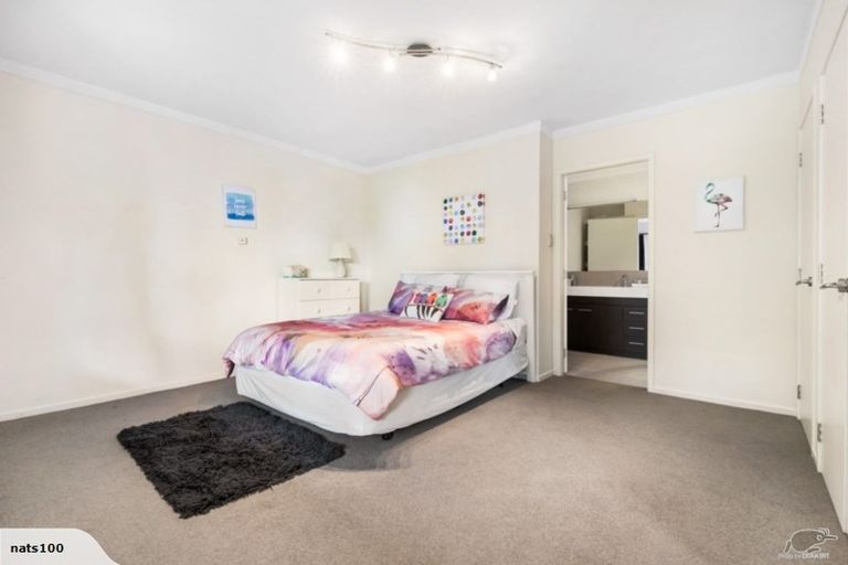 Photo of property in 8 Valhalla Drive, Beach Haven, Auckland, 0626