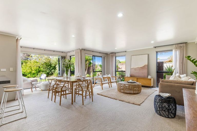 Photo of property in 10 Grassfield Place, Waimauku, 0812