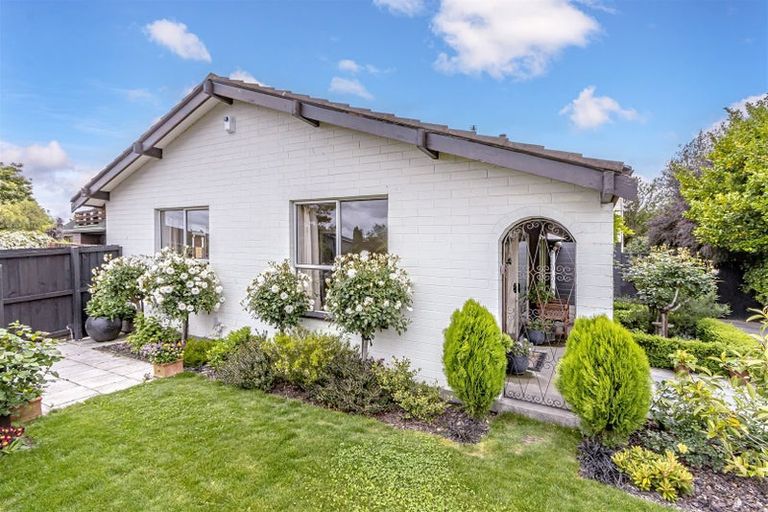 Photo of property in 8a Woodstock Place, Russley, Christchurch, 8042