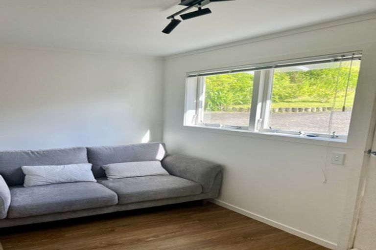Photo of property in 35 Montgomery Avenue, Rothesay Bay, Auckland, 0630