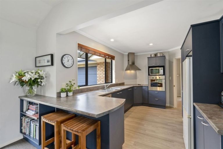 Photo of property in 4 Scarlet Lane, Redwood, Christchurch, 8051