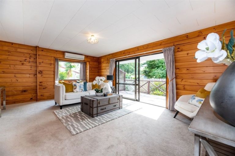 Photo of property in 1/64 Waimumu Road, Massey, Auckland, 0614