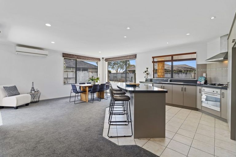 Photo of property in 8 Wakefield Place, Rototuna North, Hamilton, 3210