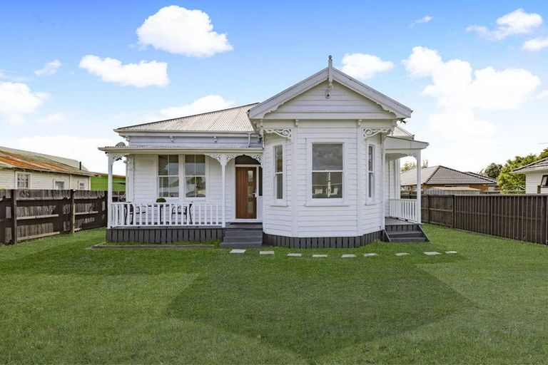 Photo of property in 32 Hunua Road, Papakura, 2110